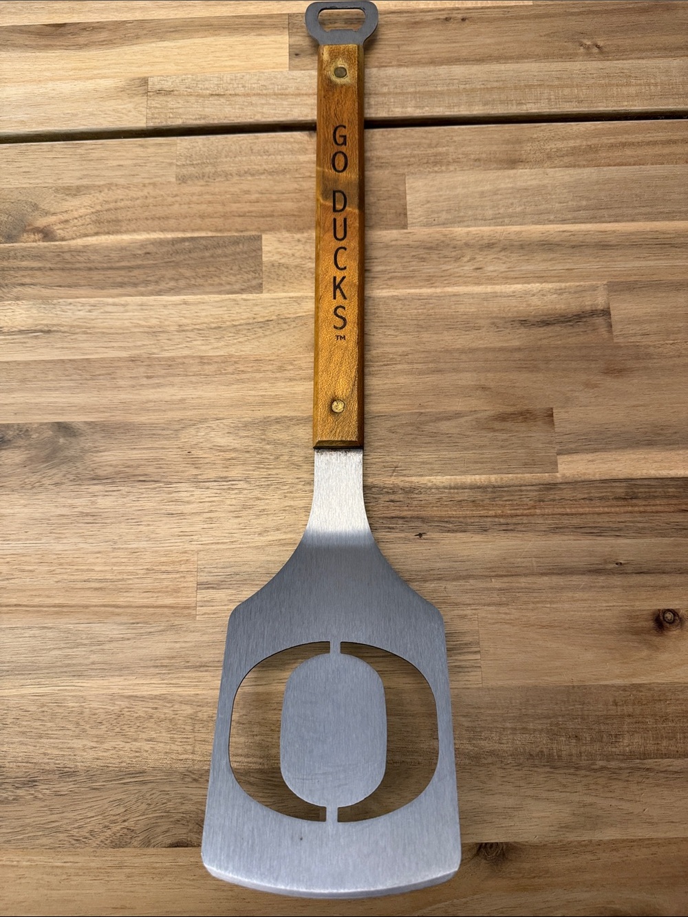 The Sportula Oregon Ducks Wooden Handle Spatula with Oregon O Cutout